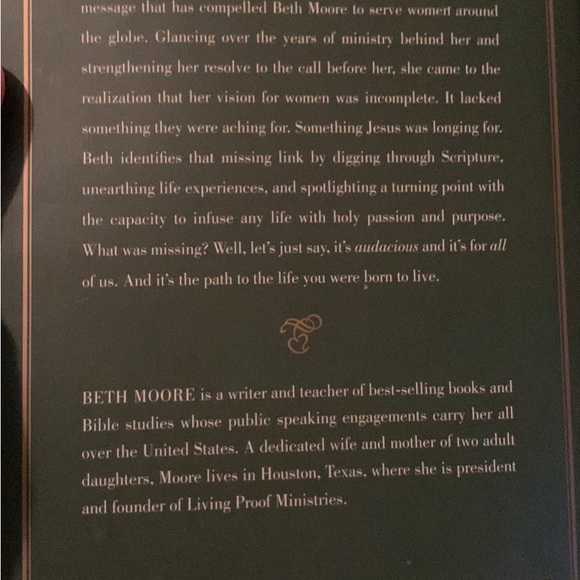 Hardback book ~ Audacious by Beth Moore - Picture 2 of 6